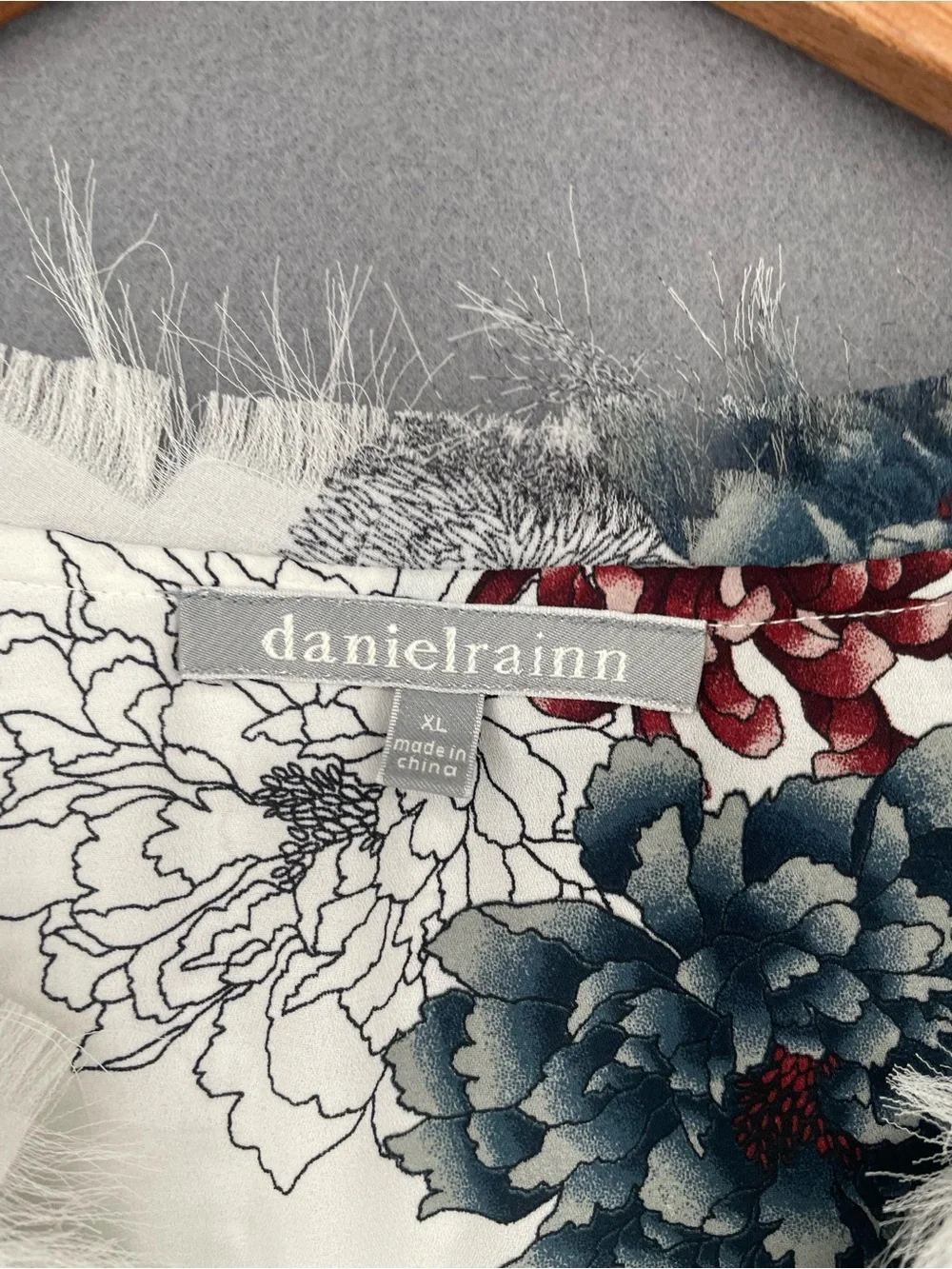 Daniel Rainn White Floral Split V‑Neck Short‑Sleeve Blouse Size XL
